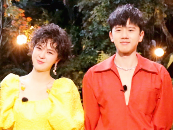 張傑送鬱可唯《快女》號牌掀回憶殺，如今超女、快女誰混出頭了？