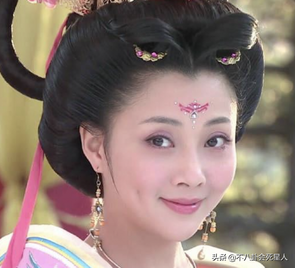 別再亂動臉上的痣了！這些中年女星把痣變成特色，個個有靈氣