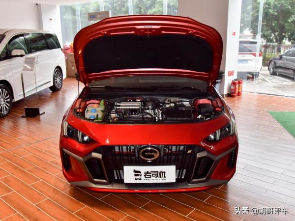 油耗5.7L/100km，能靜能動，運動黃點綴，實拍影豹