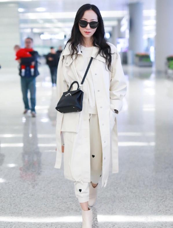 韓雪又來秀身材,這次玩轉“三件”疊穿,不顯胖反而更有時髦感 韓雪又來秀身材,這次玩轉“三件”疊穿,不顯胖反而更有時髦感