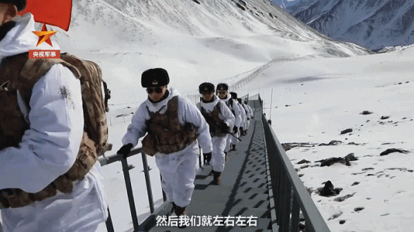 在界碑前接過鋼槍、在海島種下椰子樹，看看新兵們的儀式感