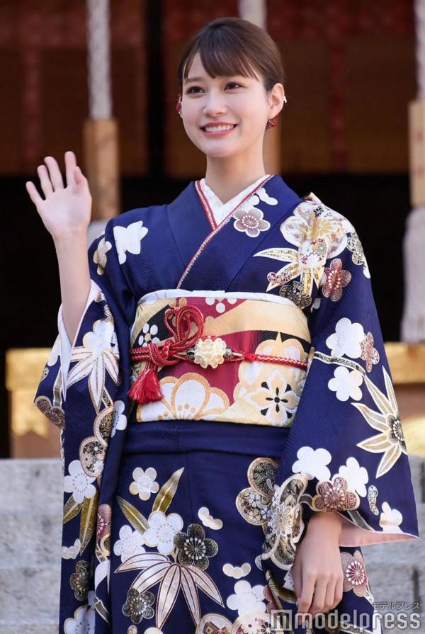 生見愛瑠拍攝成人禮寫真，爆料“媽媽很嚴厲但我想成為那樣的人”