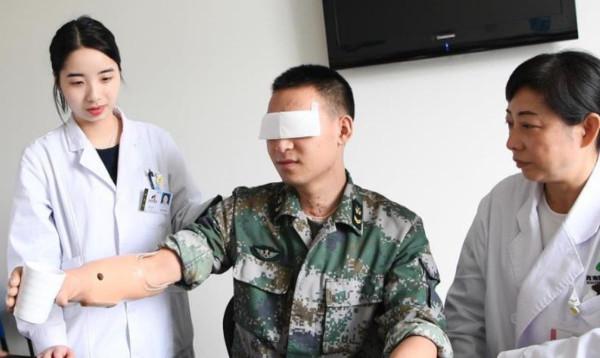 英雄杜富國：排雷時不幸受傷，榮獲一等功，如今享受什麼待遇？