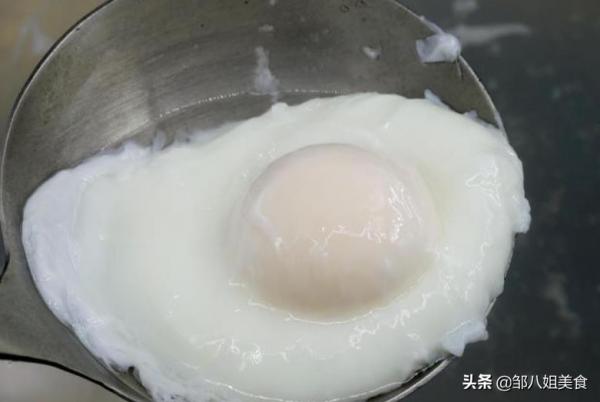 煮荷包蛋​，不要水開馬上下鍋！教您正確做法，完整不散，鮮嫩好吃