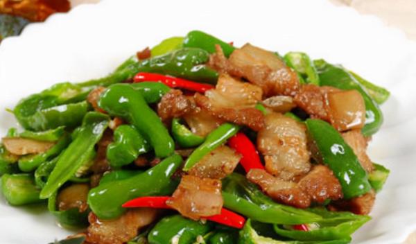 青椒炒肉只學一招,多放一勺“它”,鮮嫩入味,香辣下飯 青椒炒肉只學一招,多放一勺“它”,鮮嫩入味,香辣下飯
