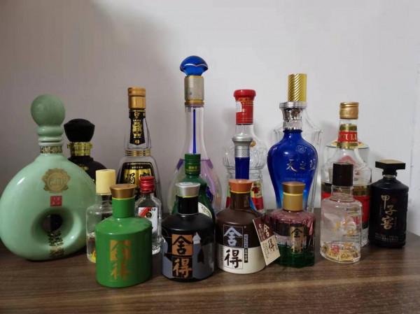 300-500元濃香酒的對比:讓我們看看品牌對價格的推動 300-500元濃香酒的對比:讓我們看看品牌對價格的推動