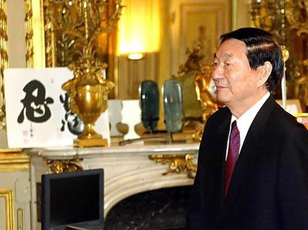 2000年，一農民直言不諱向總理傾訴煩惱，朱鎔基：我比你還急呀