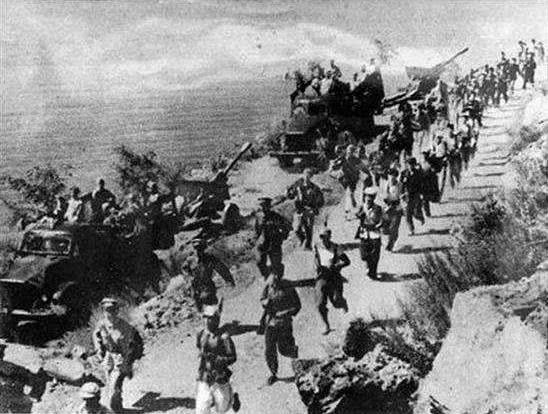 1949年開國大典，為什麼一定要選在10月1日？毛主席的英明決定