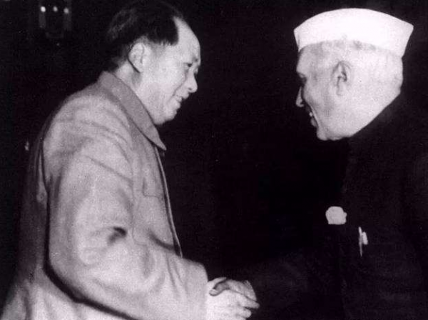 1962年印度入侵中國，尼赫魯揚言中國不敢打，毛澤東：掃了他