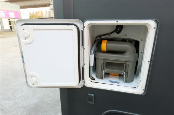 野性十足的外觀，小空間裡四張床，愛旅途睿途A8房車