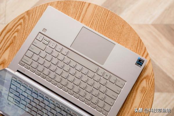 時刻待命,讓辦公成為一種享受的YOGA Pro 14c 時刻待命,讓辦公成為一種享受的YOGA Pro 14c