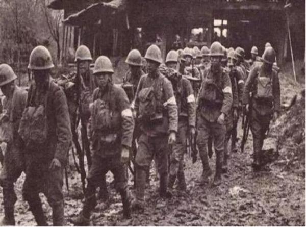 1941年總部來了三個戰士,說出領導名字後,聶榮臻直接拿下,為何 1941年總部來了三個戰士,說出領導名字後,聶榮臻直接拿下,為何