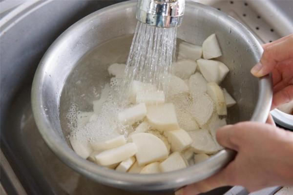 自制速成醃蘿蔔，不曬不等，當天就能吃，蘿蔔入味又爽脆，好吃