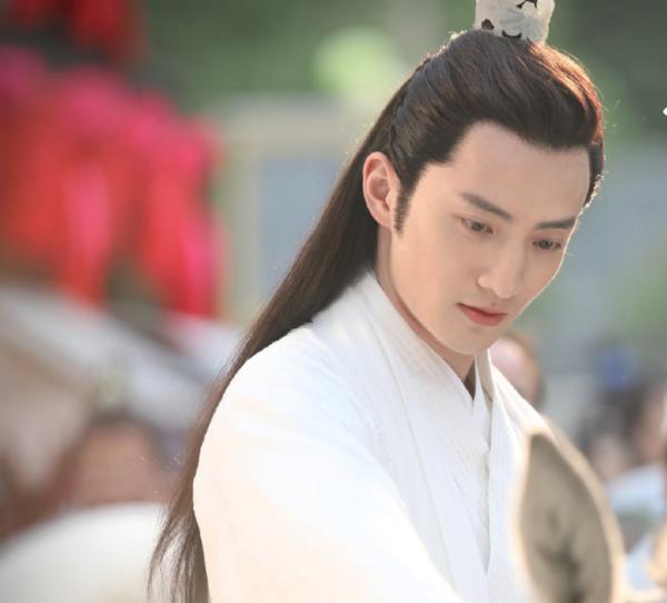 男明星演繹的“古裝美男”，我只服這4位！又帥又美體態還好