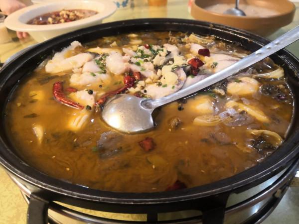 丈母孃生日請客吃飯，9個人點了7菜1湯，妻嫂：這女婿真會來事