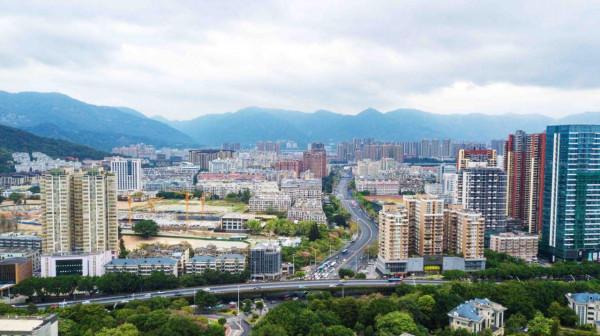 福州超神奇的一棟樓，建築按北斗七星狀排列，颱風來了都要繞著走