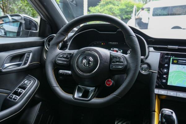 預算10萬還想買掀背轎跑，這兩款車值得一看，都是大廠出品