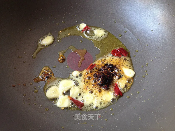 這幾道乾煸菜，焦香四溢，麻辣過癮，下酒又下飯