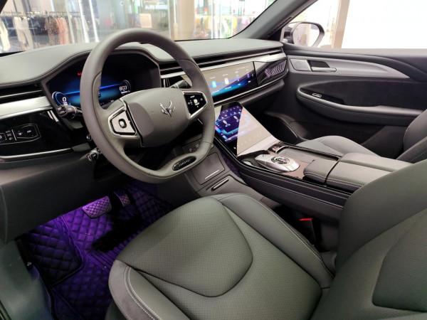 內飾三塊大屏 實拍極狐阿爾法T 空間是亮點 內飾三塊大屏 實拍極狐阿爾法T 空間是亮點