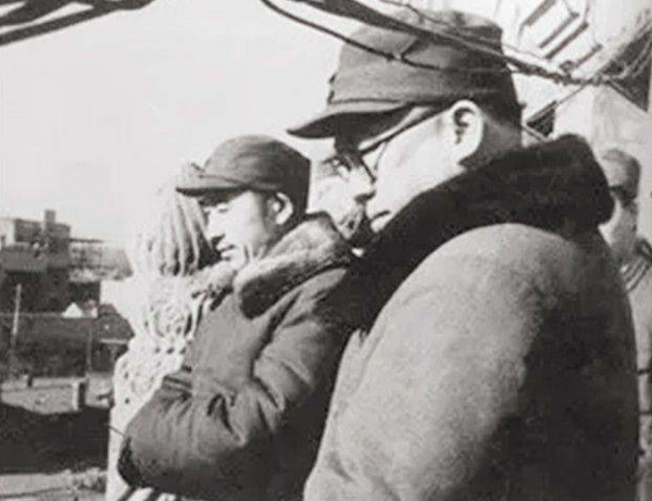 羅榮桓逝世，林彪帶病出席追悼會，揮筆寫下4字悼文，讓人動容