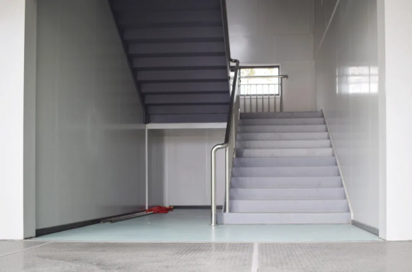 年前搬新家！拆裝式營房，來了