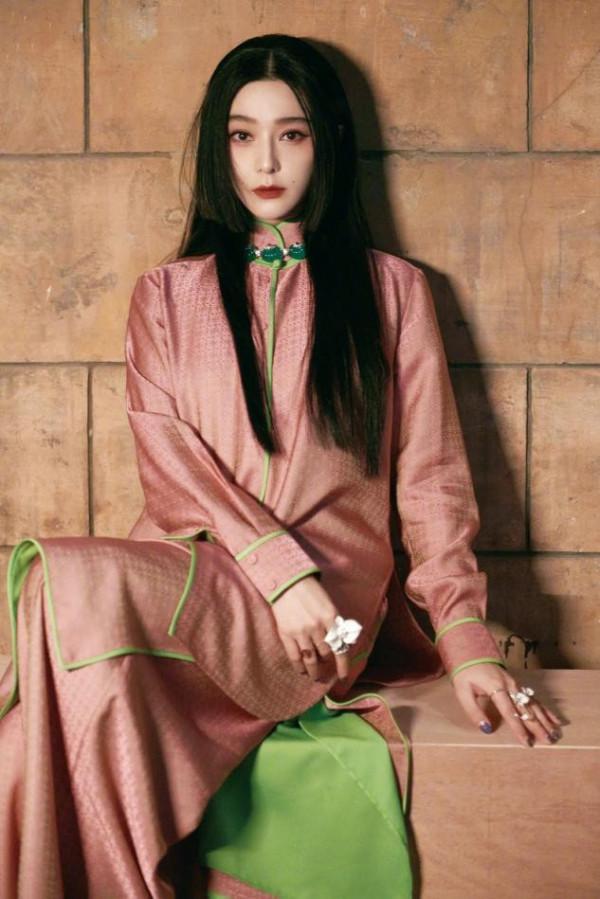 范冰冰剪新發型看秀,公主切配日系妝好怪異,臉白過頭像假人 范冰冰剪新發型看秀,公主切配日系妝好怪異,臉白過頭像假人