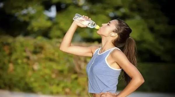 連續30天喝足水，不喝其它飲料，身體會發生什麼樣的變化？