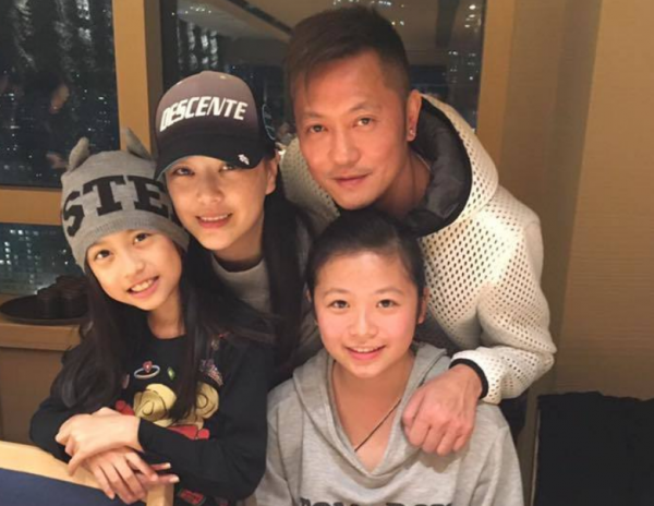 蘇志威一家三口上節目,14歲女兒身高超1米65,遺傳劉小慧美貌 蘇志威一家三口上節目,14歲女兒身高超1米65,遺傳劉小慧美貌