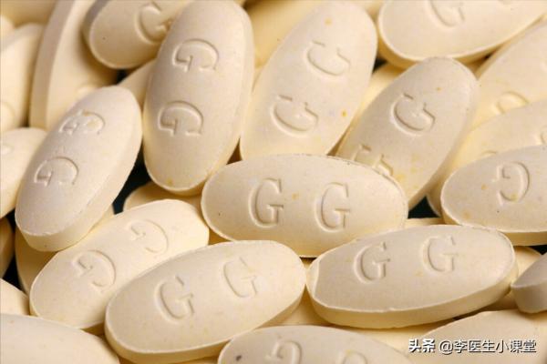 老人缺鈣怎麼辦？醫生教你3個小妙招，補鈣強腎預防骨關節炎