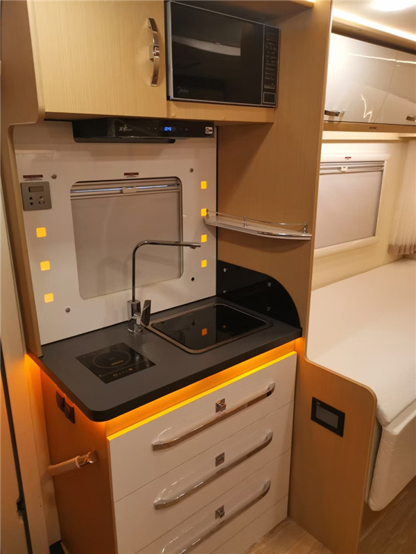 相當罕見的小額頭單拓展房車,全新鉑馳夢想家側拓展房車 相當罕見的小額頭單拓展房車,全新鉑馳夢想家側拓展房車