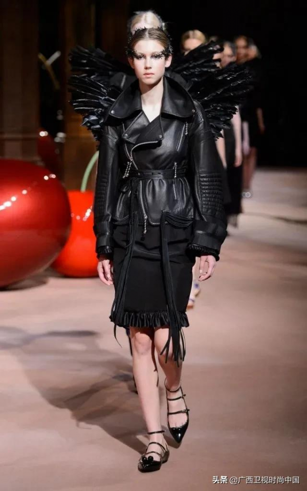 黑色創造的一百種可能,每一種都是經典 黑色創造的一百種可能,每一種都是經典