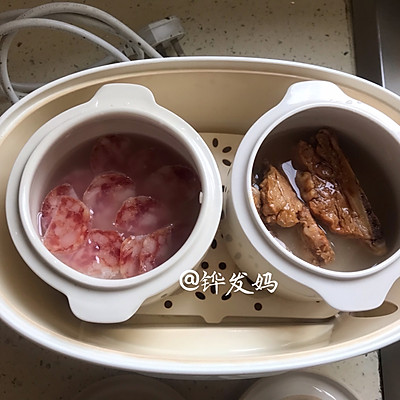 這道排骨煲仔飯，最適合寶寶吃