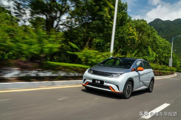 新車 | 吸引年輕人不止靠“萌系設計”，試駕比亞迪海豚時尚版