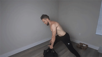 8個居家動作，不上健身房、照樣練出“迷人倒三角”