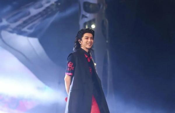 來自火星的華晨宇,這是屬於火的王吧!你確定不愛? 來自火星的華晨宇,這是屬於火的王吧!你確定不愛?