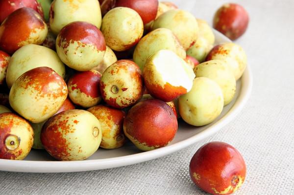 腸胃不好多吃水果？這4種常見水果，腸胃見了都害怕，一定要忌口