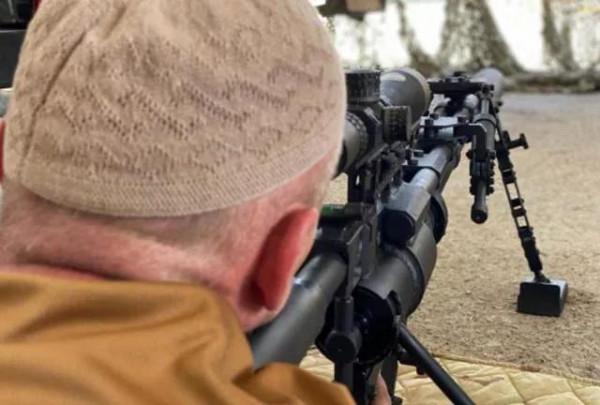 發射14.5毫米彈藥 射程4000米 把狙擊槍造成火炮的也就戰鬥民族了 發射14.5毫米彈藥 射程4000米 把狙擊槍造成火炮的也就戰鬥民族了