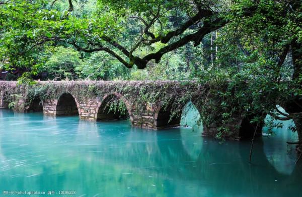 有趣的人生，一半是山川湖海