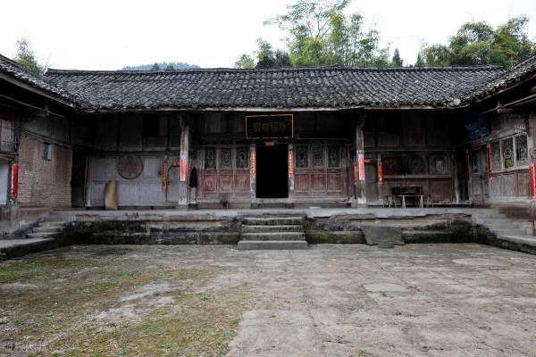 嬰兒失蹤，牽出一樁風箱藏屍案，待查明真相，十六人被判斬刑