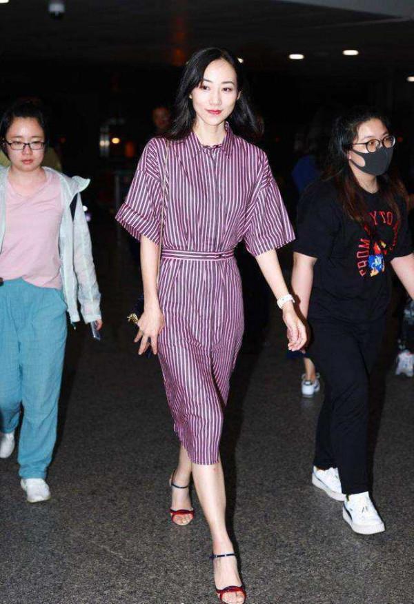 韓雪標準地詮釋了一雙涼鞋毀一身，求求你換雙好看的鞋吧