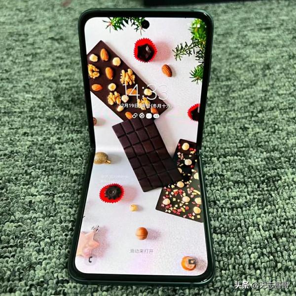 三星 Z Flip3 5G 摺疊屏 立式互動體驗 IPX8防水