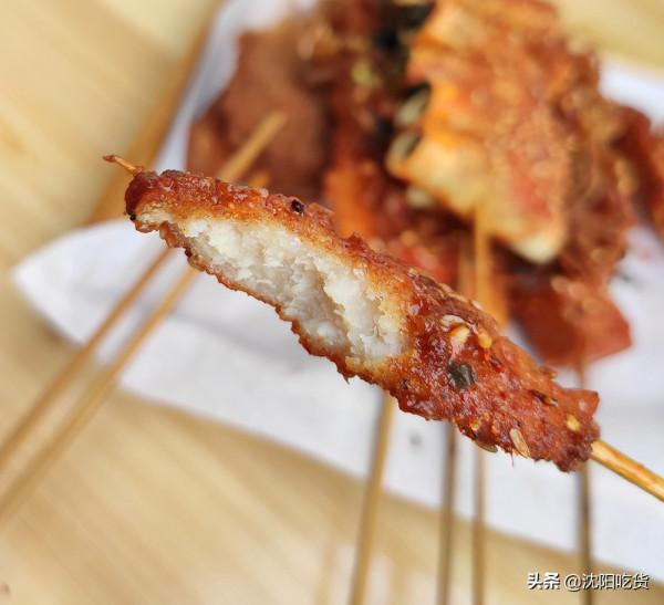 每次看到炸串店裡的自制雞排,自制牛排,都忍不住要嘗一嘗 每次看到炸串店裡的自制雞排,自制牛排,都忍不住要嘗一嘗