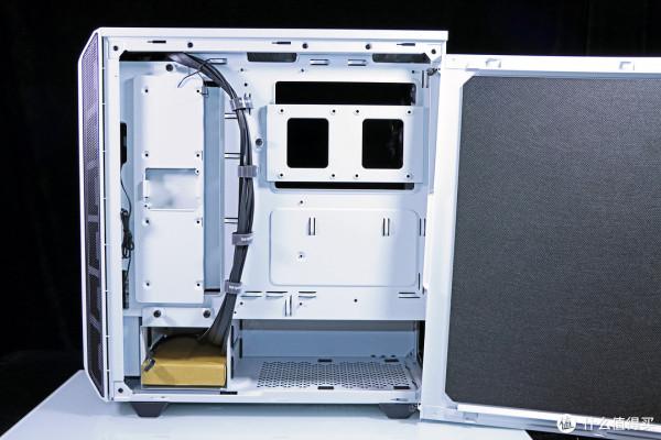 裝機靜音無光 5600G 主機測試：完美執行永劫無間等3A大作