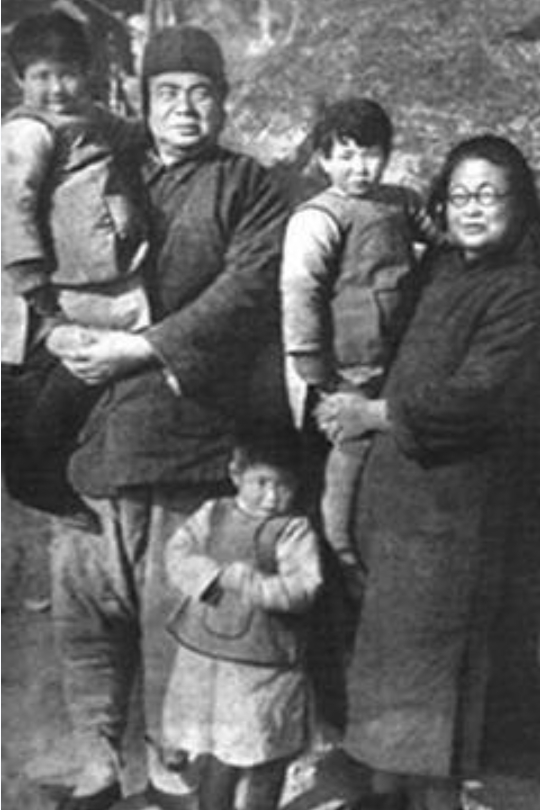 她是第一任衛生部長,丈夫馮玉祥,女兒馮理達參與非典救治工作 她是第一任衛生部長,丈夫馮玉祥,女兒馮理達參與非典救治工作