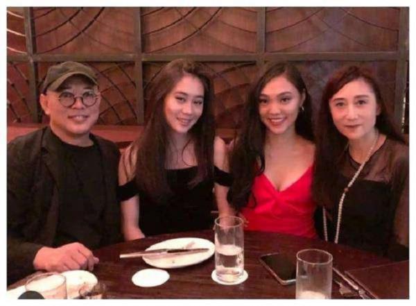 同為李連杰的女兒，利智的女兒與黃秋燕的女兒，區別不是一般的大