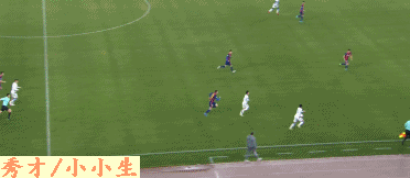 不走運！33歲前國腳替補30秒傷退被換下，一度被抬上擔架神情沮喪