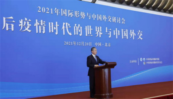 王毅用四句話評價中美關係，警告美方：若要對抗，中方將奉陪到底