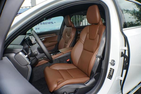 沃爾沃終於豁出去了,S90新能源一口氣就跌13萬,油耗低至1.8L 沃爾沃終於豁出去了,S90新能源一口氣就跌13萬,油耗低至1.8L