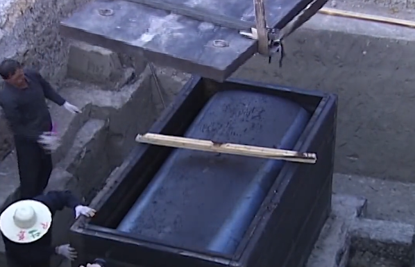 2011年，安徽挖出戰國雙墓，兩墓均未被盜掘，墓主頭顱卻不翼而飛