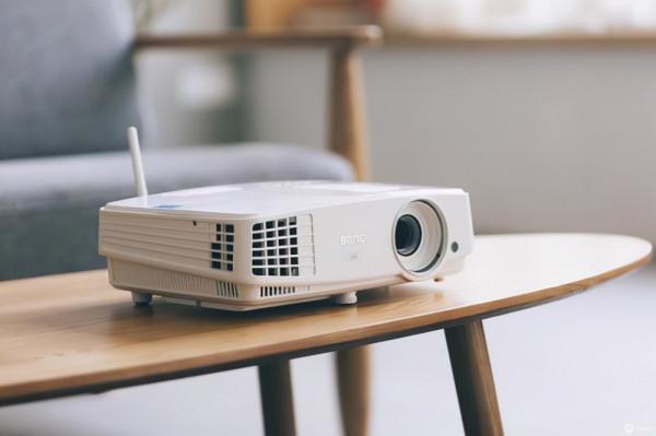 投影儀該如何選？看好這六點就夠了，一分錢一分貨，不要貪圖便宜